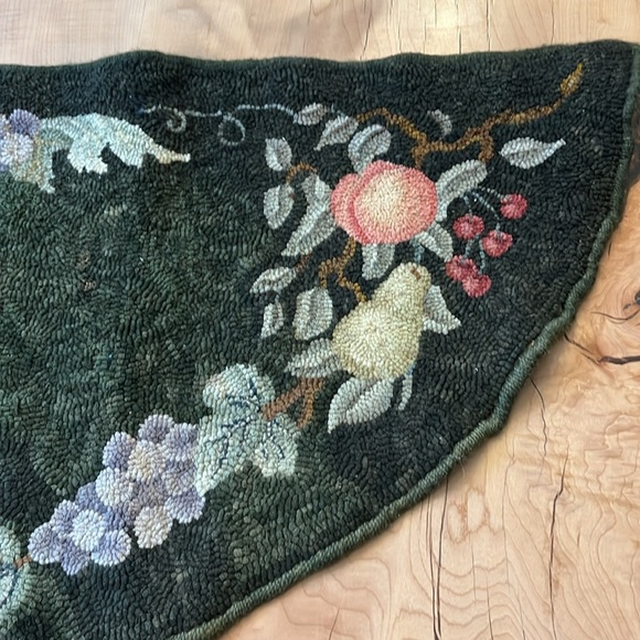 Half circle fruit hooked rug - Picture 4 of 5